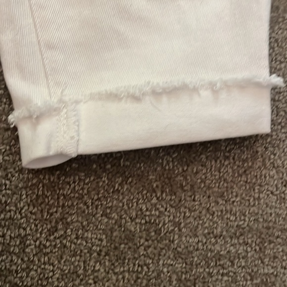 NWT Sincerely Jules Super High Rise White Distressed Mom Jeans Size 9/29 - Picture 8 of 12